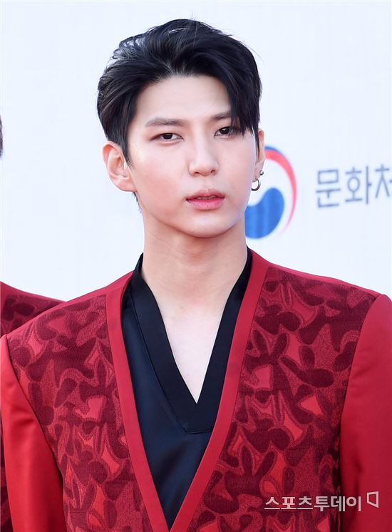[ST포토]레오 얼음처럼 차가운 눈빛