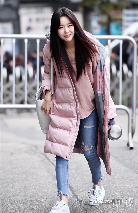 [ST포토] 더 유닛 세리, 즐거운 출근길