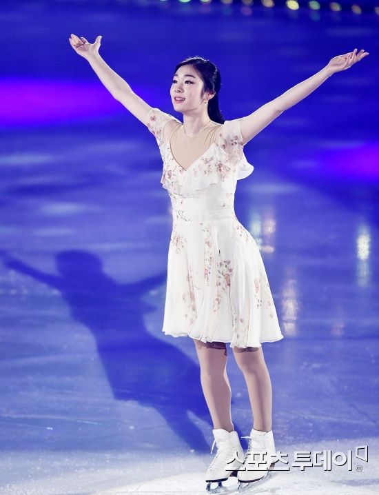 [ST포토] 김연아, 스케이트 신고 빙판위로