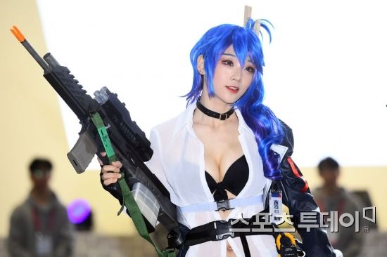 [ST포토] 아자, 아무나 소화 못하는 파란 머리