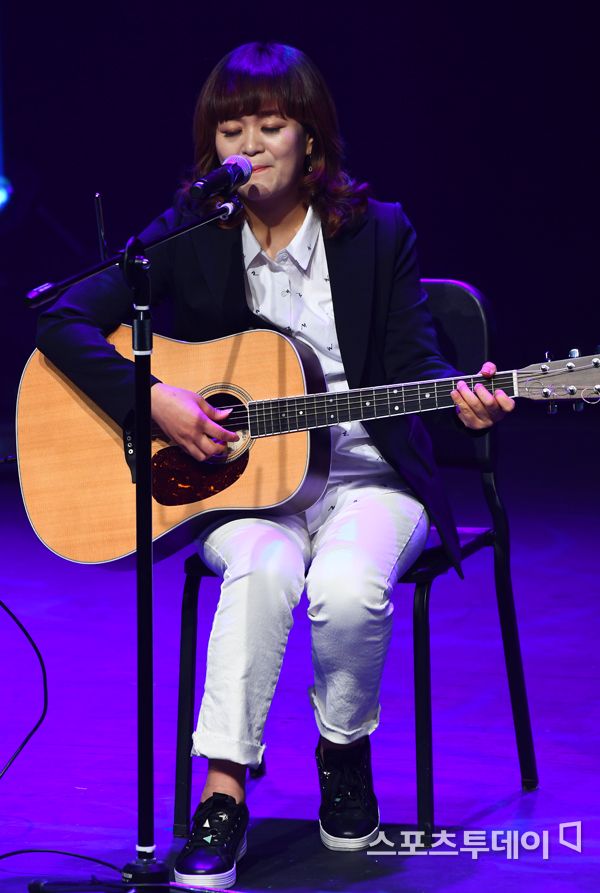 [ST포토] 박영희, 눈을 감고 부른다 