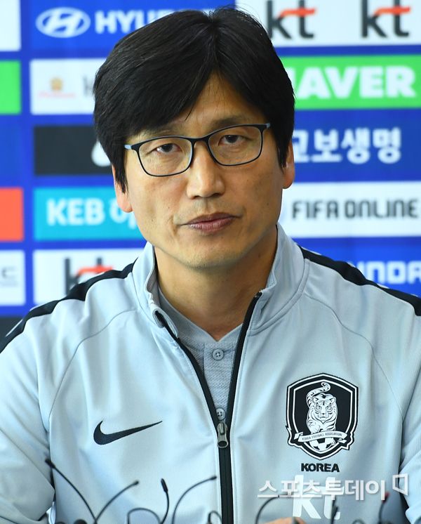 [ST포토] 장정용 감독 날카로운 눈빛 