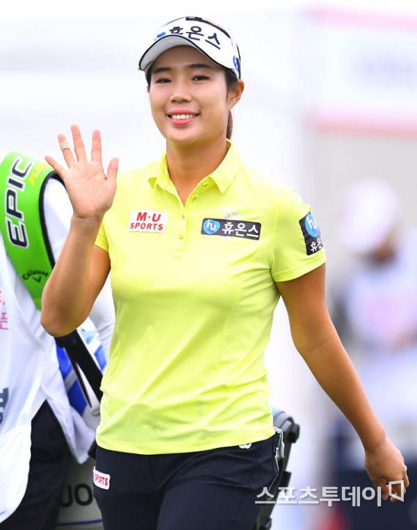 [ST포토] 최민경, 기분 좋아요 