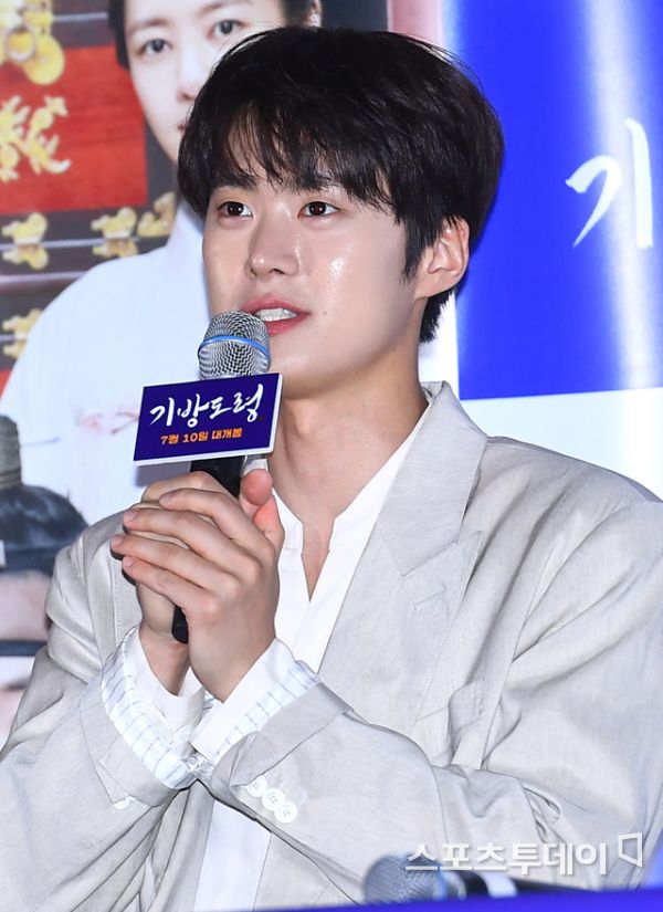 천만배우 공명 “‘기방도령’, ‘극한직업’과 전혀 다른 내 모습 발견”