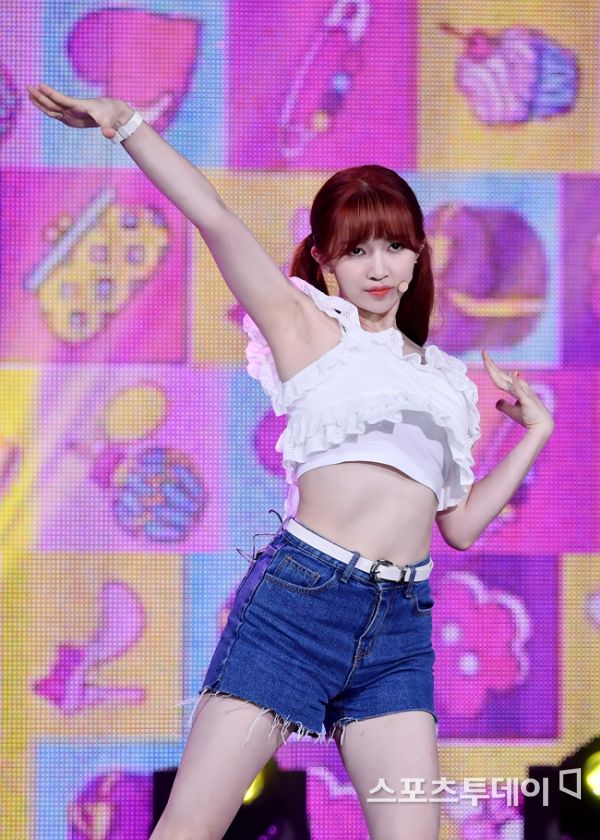 [ST포토] 네이처 로하, 탄탄한 복근