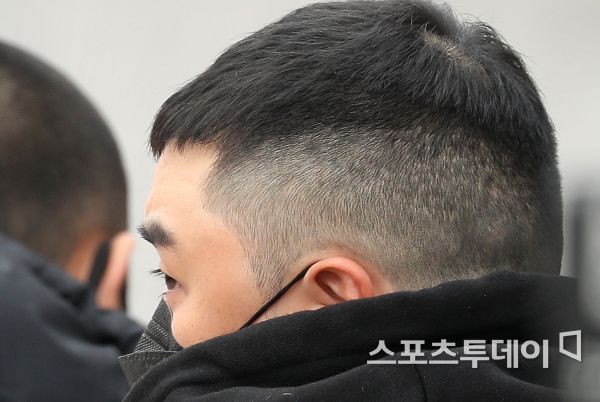 [ST포토] 입대하는 승리, 짧아진 헤어스타일
