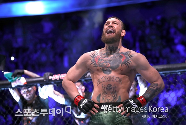 UFC 스타 맥그리거, 복싱 전설 파퀴아오와 링에서 만날까?
