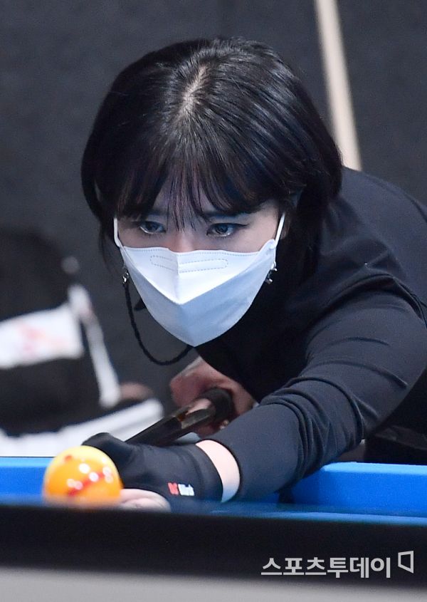 [ST포토] 한슬기 '시선은 공에 고정'