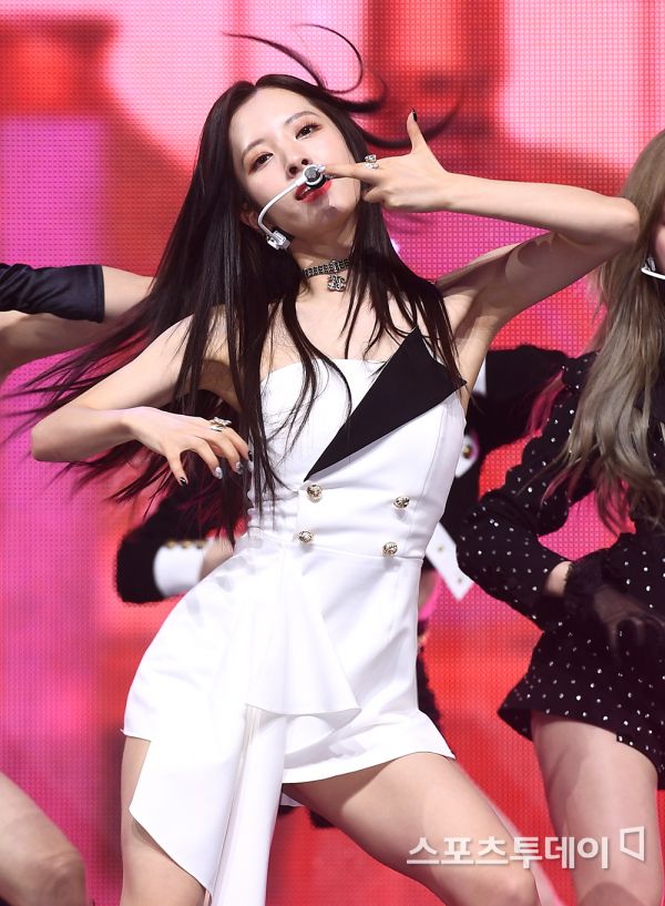 [ST포토] 우주소녀 보나, 무대 위는 나에게 맡겨