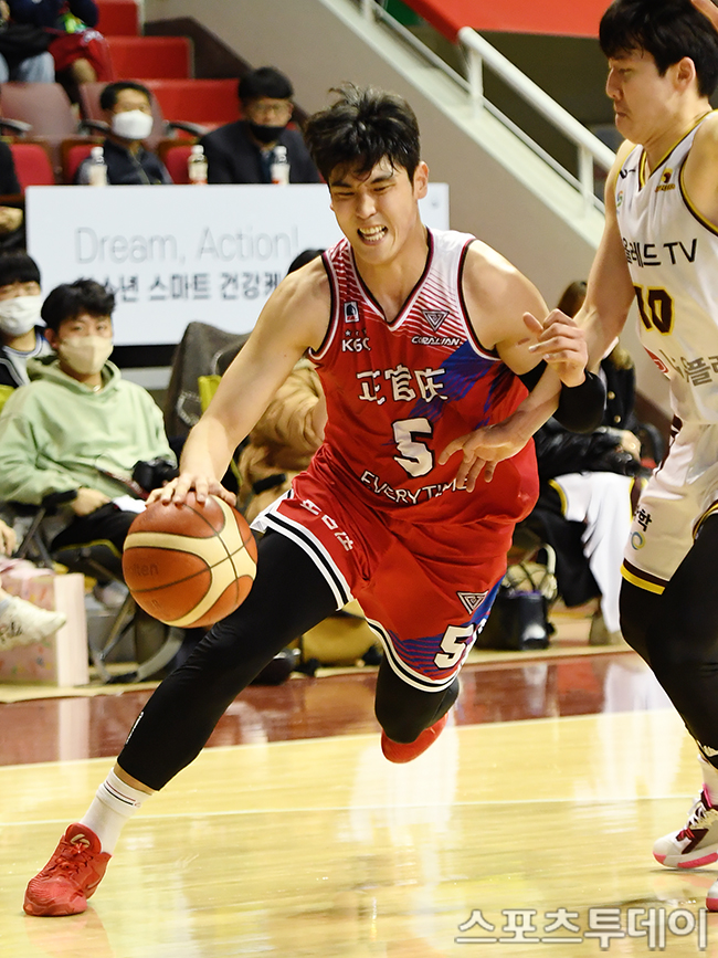 [ST포토] 변준형 골밑까지 간다