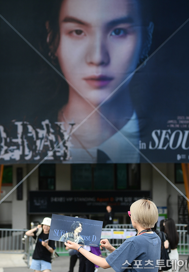 [ST포토] 슈가 월드투어, 인증샷은 필수