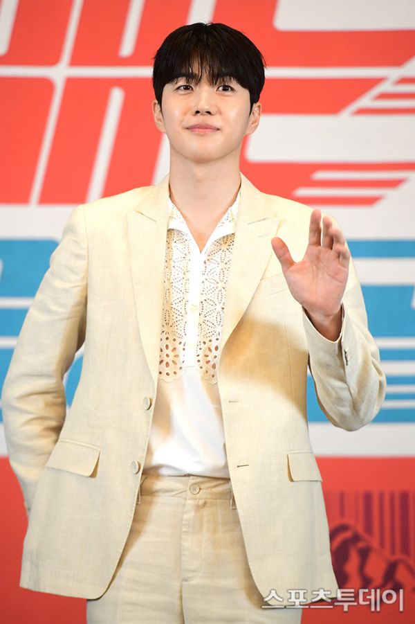 [ST포토] 강훈 '형들과 함께 예능합니다'