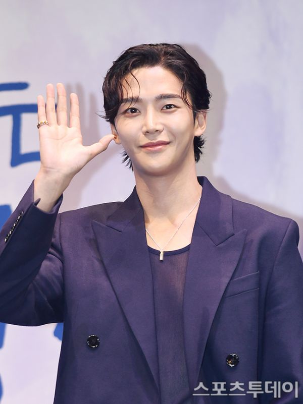 로운, 팀 탈퇴 후 연기 전념…SF9 측 8인 체재로 재도약 [공식]