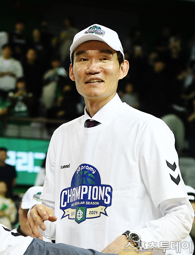 [ST포토] 김주성 감독, 우승 미소