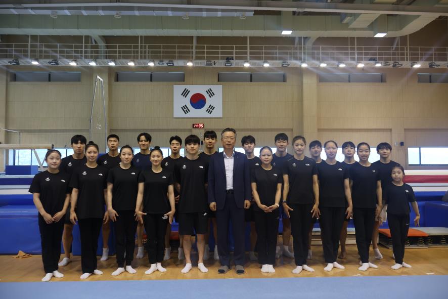대한체조협회 전중선 회장, 진천선수촌 찾아 선수단 격려