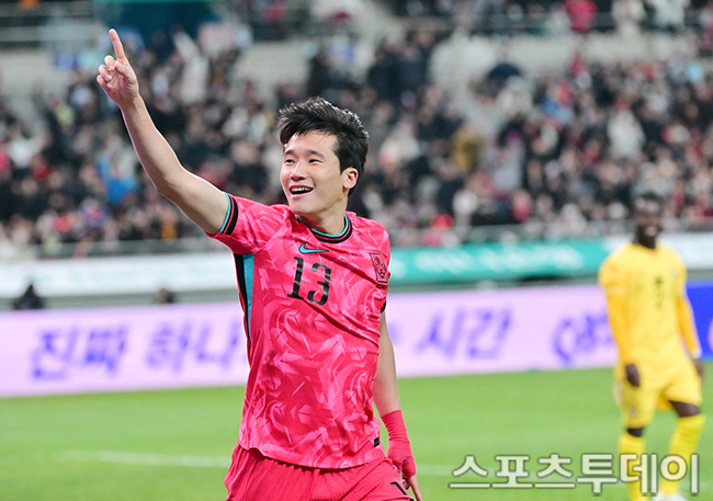 2025년, 전국민에 얼굴 도장 찍은 축구선수 이태석[ST연말기획]