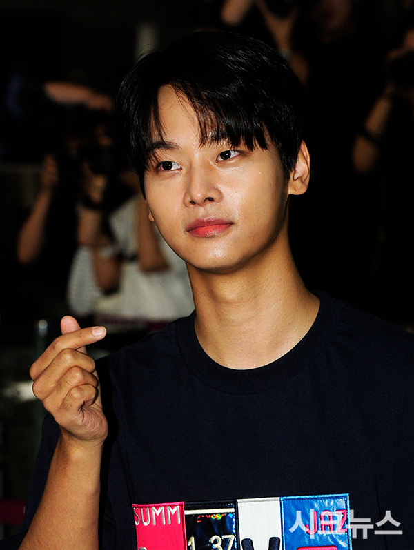 [시크포토]빅스 엔, ‘하트를 이렇게~’