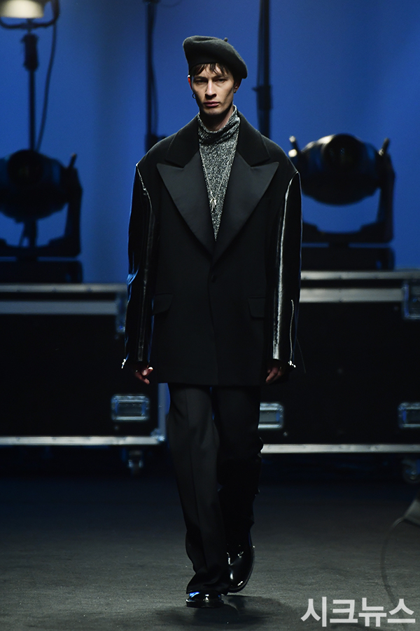 [시크포토]2018 F/W 헤라서울패션위크 오디너리 피플(ORDYNARY PEOPLE) 패션쇼 - 1