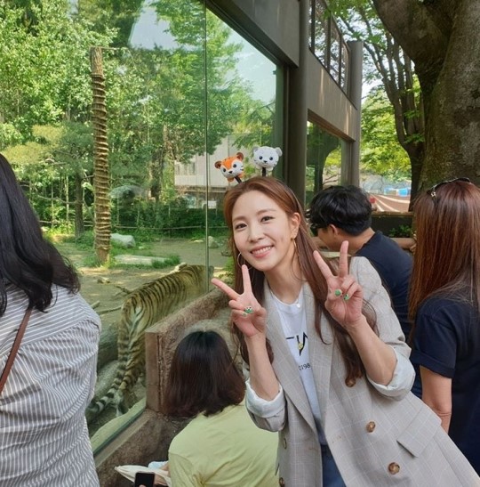 보아, 절친 유노윤호와 함께한 나혼자산다 촬영 인증샷[셀럽샷]