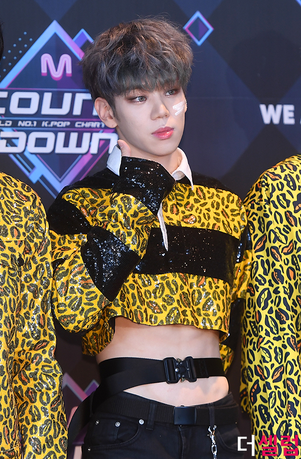 [더셀럽포토]에이스 병관 크롭티로 뽐낸 한 줌 개미허리