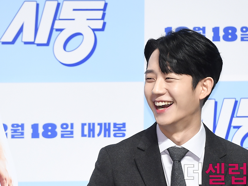 [더셀럽포토]정해인, 극장 밝히는 환한 미소