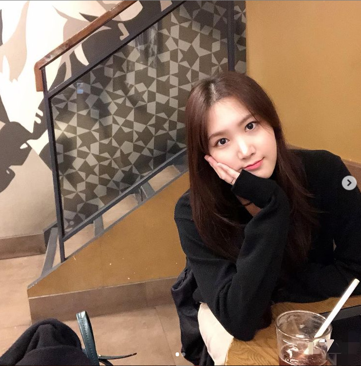 ‘에이핑크 출신’ 홍유경, 디자이너로 변신…에스모드 작품전서 대상 수상