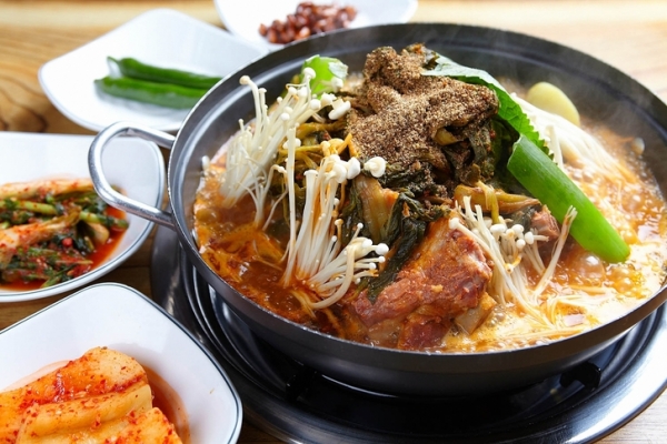 [저녁메뉴 추천] 아직도 외식하니? 명품 감자탕 끓이는법 백종원 등갈비 감자탕과 김수미 김수미 얼갈이 감자탕