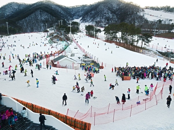 12월 6일 지산리조트 스키장 개장! 은빛 설원을 질주하는 스키인들