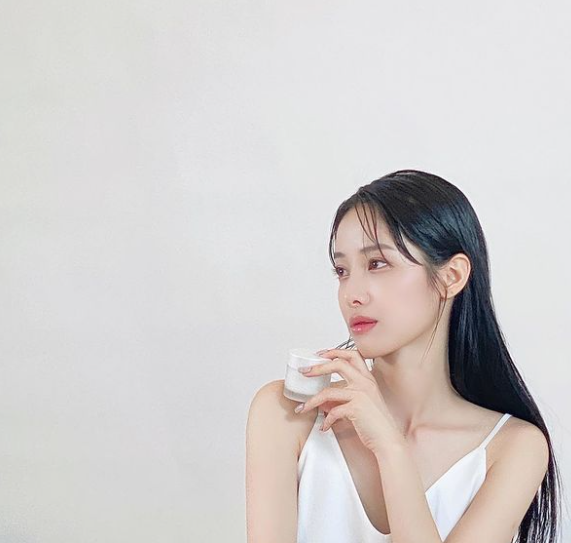 깻잎, 고기 이혼 후 미모의 근황 제품 촬영했어요