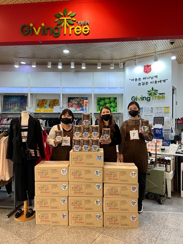 래오이경제, 구세군 희망나누미와 100품목 후원 기념 행사 진행
