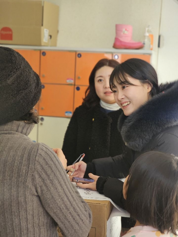 라루즈, 미용학원 SBS아카데미와 자신보육원에 미용 위생 화장품 후원