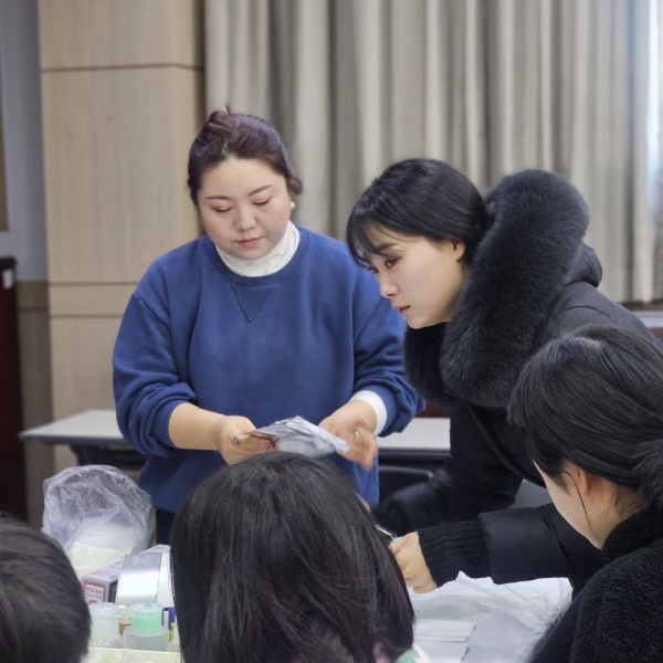 라루즈, 미용학원 SBS아카데미와 자신보육원에 미용 위생 화장품 후원