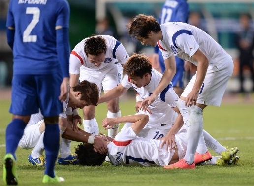 생일 맞은 김승규 ‘선방쇼’…한국, 태국에 2-0 완파 [인천아시안게임]