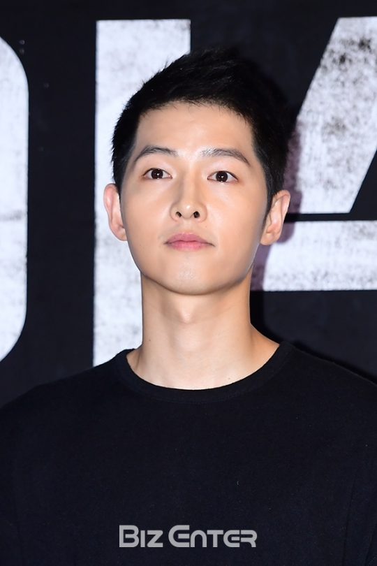 [BZ포토] 송중기, 까까머리도 해냅니다