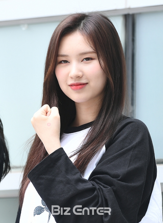 [BZ포토] 위키미키 엘리, 변신 아니고 투표인증