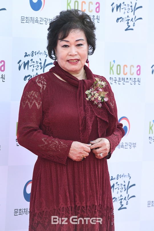 [BZ포토] 성우 이경자, 2018 대한민국 대중문화예술상 대통령표창 수상
