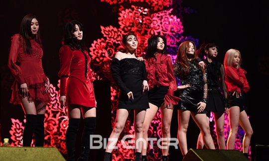 [BZ포토] CLC, 강렬한 블랙 앤 레드