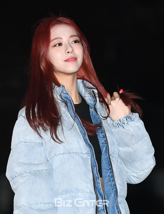 [BZ포토] 있지(ITZY) 유나, 머리색과 깔맞춤 네일