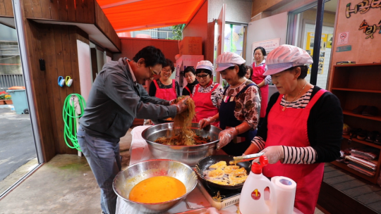 김영철의 동네 한 바퀴 창동ㆍ도봉동…할머니 토스트와 산더미 짬뽕, 창동 양말공장까지