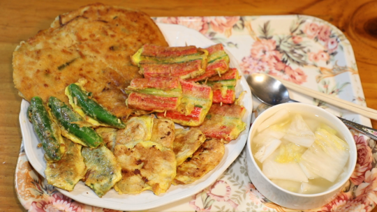 김영철의 동네 한 바퀴 서울 부암동, 흥선대원군 별채 석파정ㆍ엄마손맛전집ㆍ영국 스콘ㆍ창의문ㆍ원테이블 명란주먹밥을 만나다