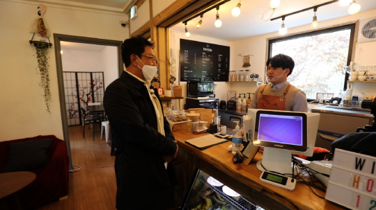 김영철의 동네 한 바퀴 경춘선과 공릉동, 들깨칼국수ㆍ도깨비시장ㆍ기찻길 주택카페ㆍ서울생활사박물관ㆍ학도암 마애관음불좌상을 만나다