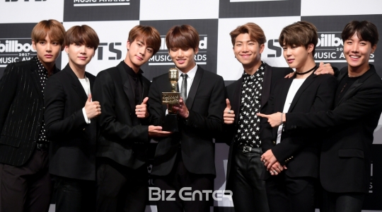 [비즈 스톡] 방탄소년단(BTS) 관련주 디피씨ㆍ키이스트ㆍ초록뱀 주가 하락…빅히트 코스피 상장예심 통과에도 울상