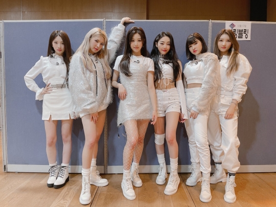 블링블링 아야미, ‘너 나랑 놀래?’ 무대의상 디자인 참여 매력 극대화