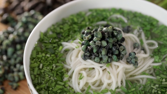 평창 야영장 부부 차전초코다리찜ㆍ구례 다슬기 국수ㆍ울진 돌미역 미역귀부각ㆍ군위 황태튀김, 귀촌 후 인생 2막(한국인의 밥상)