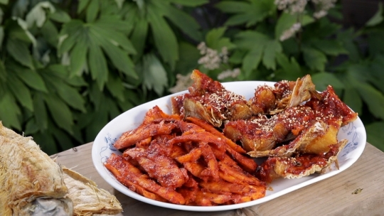 평창 야영장 부부 차전초코다리찜ㆍ구례 다슬기 국수ㆍ울진 돌미역 미역귀부각ㆍ군위 황태튀김, 귀촌 후 인생 2막(한국인의 밥상)