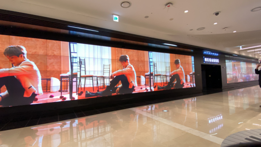 오메가엑스, 타이틀곡 ‘LOVE ME LIKE’ 코엑스 대형 전광판 장식