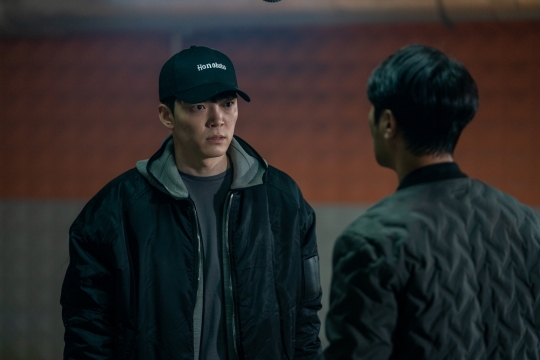 결말 有 웹툰 원작 드라마 우월한 하루 진구, 범인 후보 파리빌 직원 만남…인물 관계도에 새 등장인물 추가