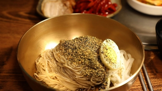 과천 관악산 지키미 부부의 건강밥상ㆍ남태령 메밀 들기름막국수ㆍ새서울프라자 도시락케이크ㆍ서울대공원(김영철의 동네한바퀴)