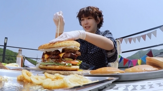 이유리, 13단 맘모스 버거 & 땅콩버터라테로 행복한 치팅데이