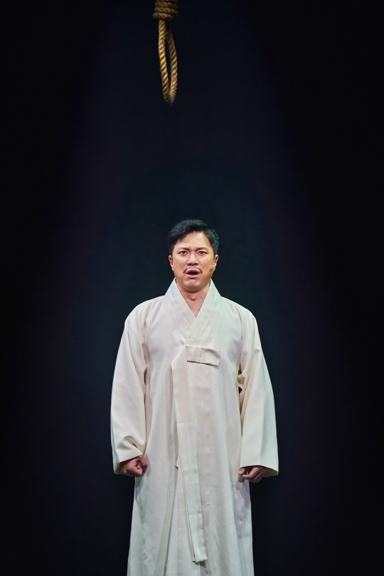 [김하영의 온더스테이지] 뮤지컬 영웅이 전한 깊은 울림 조국은 무엇입니까